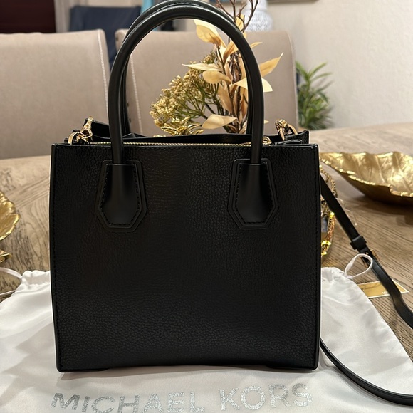 Authentic Michael Kors Crossbody with Card Case!🌺 - Picture 6 of 8